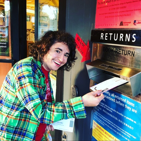 Meet your Poshers: Adina, Caitlin and cats - Picture 2 of 3